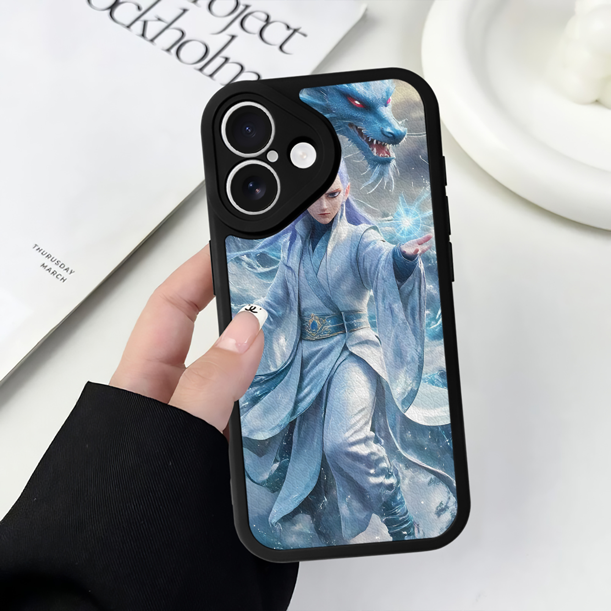 （画像用） Ne Zha 2 ナタ 魔童の大暴れ 【iPhone 16シリーズ対応】シリコンスマホケース（レザー調） 材質：シリコン